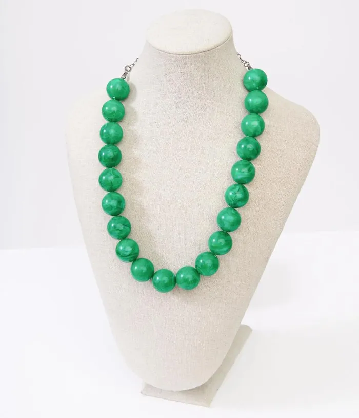1960s Marbled Emerald Beaded Necklace Accessories Unique Vintage Necklaces