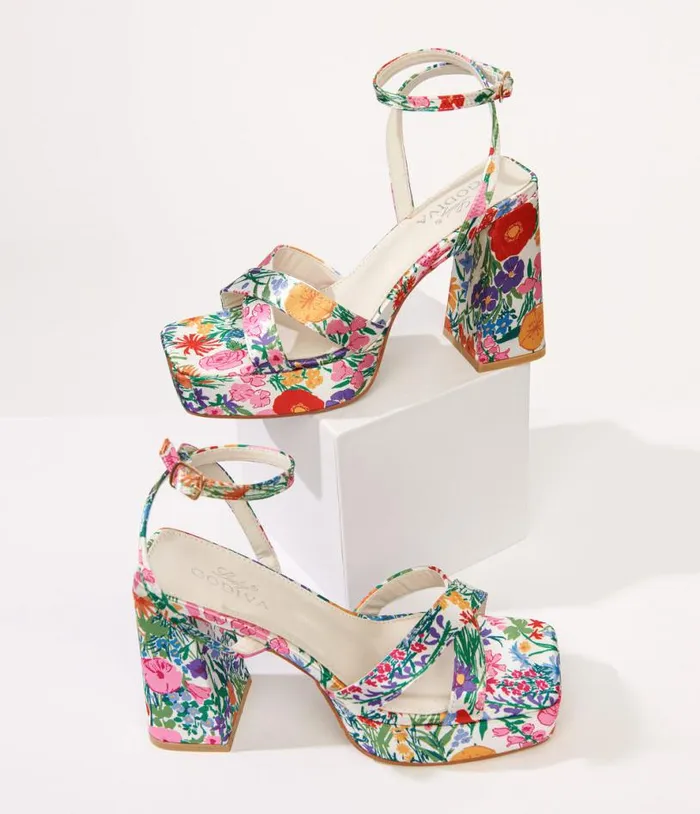 1970s White Floral Lexico Platform Sandals Shoes Unique Vintage Sandals
