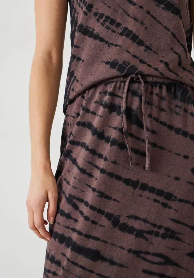 Hush Skirts Women Zeena Cotton Printed Maxi Skirt Diagonal Tie Dye Dark Brown Hush Skirts Women Zeena Cotton Printed Maxi Skirt Diagonal Tie Dye Dark Brown