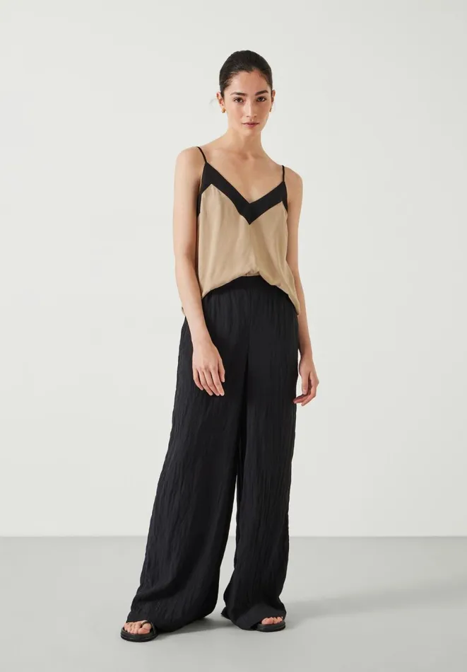 Hush Tops and Tshirts Women Emi Contrast Cami Beigeblack Hush Tops and Tshirts Women Emi Contrast Cami Beigeblack
